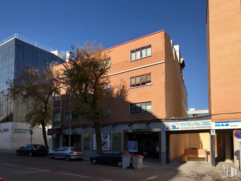 Oficina en alquiler y venta en Calle Julián Camarillo, 23, San Blas - Canillejas, Madrid, 28037 con coche, edificio, cielo, propiedad, ventana, diseño urbano, árbol, barrio, condominio y área residencial alrededor