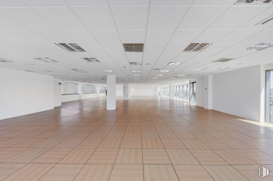 Office for rent at Edificio Alcor Plaza, Avenida Europa, 2, Alcorcón, Madrid, 28922 with fixture, hall, flooring, interior design, floor, tile flooring, art, glass, wood and ceiling around