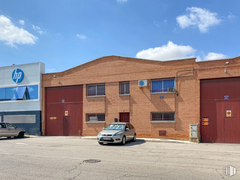 Industrial for sale & for rent at Calle Cadmio, Arganda del Rey, Madrid, 28500 with car, window, building, automotive parking light, parking, light commercial vehicle, automotive tail & brake light, van, truck and parking lot around