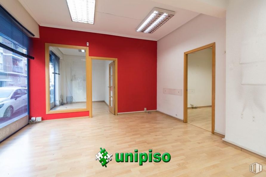 Retail for rent at Avenida Fuenlabrada, Leganés, Madrid, 28912 with lighting, fixture, wood, door, hall, interior design, flooring, floor, building and real estate around