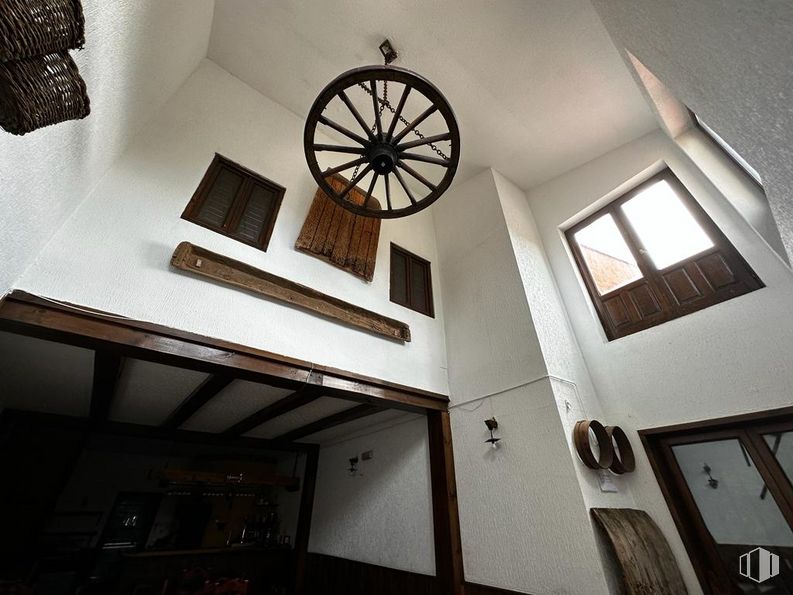 Retail for sale at Travesía Cuesta, El Atazar, Madrid, 28189 with window, lighting, light, wheel, wood, interior design, architecture, grey, automotive tire and floor around