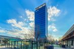 Retail for sale at Calle Juan Carlos I, Alcalá de Henares, Madrid, 28806 with building, cloud, sky, blue, skyscraper, tree, tower, tower block, architecture and sunlight around