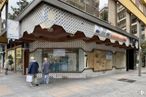 Retail for rent at Calle Trinidad, Talavera de la Reina, Toledo, 45600 with person, clothing, building, window, shade, awning, urban design, facade, leisure and city around