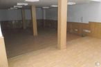 Retail for sale at Calle Robles, Puente de Vallecas, Madrid, 28053 with wood, interior design, floor, flooring, hardwood, tile flooring, wood stain, hall, ceiling and plywood around