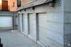 Retail for rent at Casco antigüo, Toledo, 45002 with door, building, road surface, wood, brickwork, brick, window, composite material, sidewalk and facade around