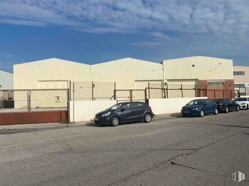 Industrial for sale & for rent at Zona industrial, Camarma de Esteruelas, Madrid, 28816 with car, automotive parking light, automotive lighting, parking, automotive wheel system, family car, automotive tail & brake light, automotive side-view mirror, automotive mirror and luxury vehicle around