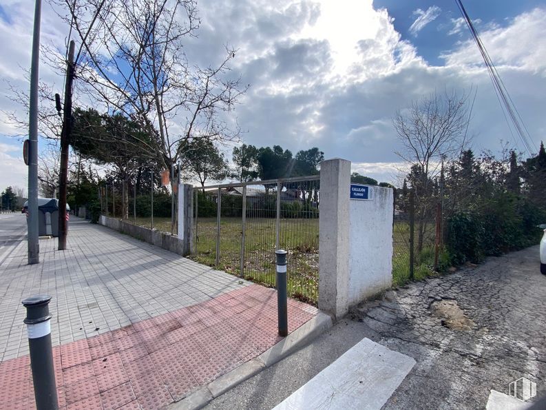 Suelo en venta en Calle Doctor Calero, 60, Majadahonda, Madrid, 28220 con nube, planta, cielo, edificio, superficie de carretera, asfalto, árbol, arquitectura, barrio y área residencial alrededor