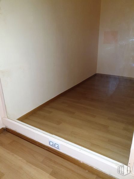 Retail for sale & for rent at Zona Centro, Talavera de la Reina, Toledo, 45600 with brown, wood, fixture, flooring, house, wood stain, rectangle, floor, paint and hardwood around