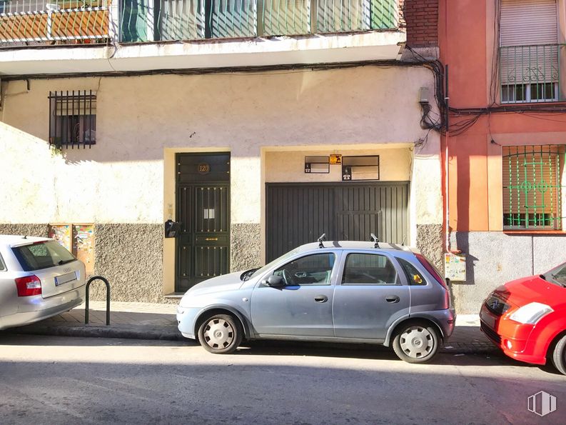 Local en venta en Calle Peña de la Atalaya, 120, Puente de Vallecas, Madrid, 28053 con rueda, coche, neumático, ventana, puerta, luz de estacionamiento automotriz, vehículo terrestre, vehículo, iluminación automotriz y edificio alrededor