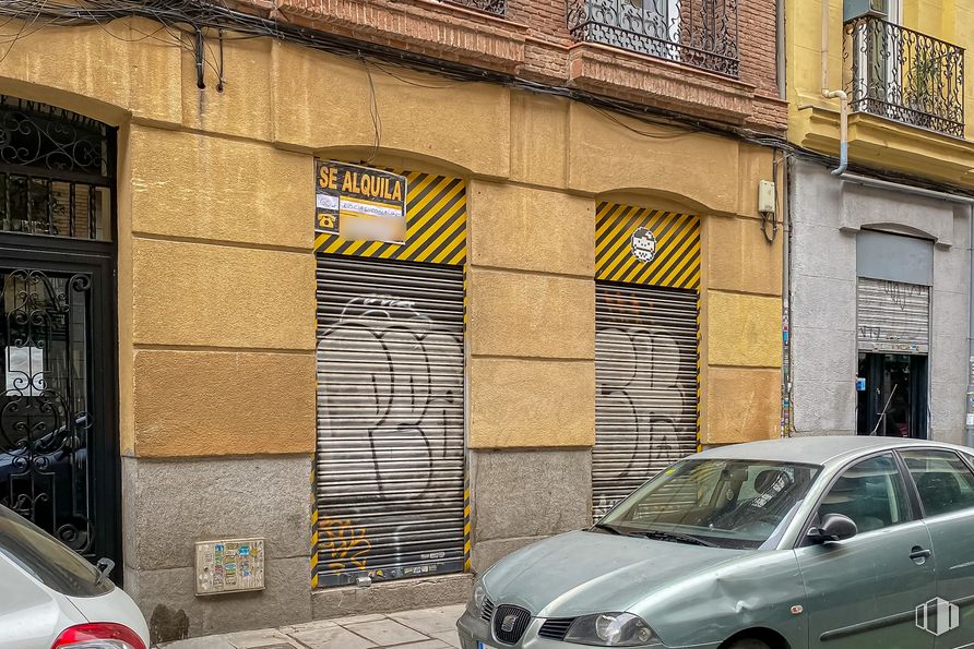 Local en alquiler en Calle Amparo, 98, Centro, Madrid, 28012 con coche, ventana, luz de estacionamiento, vehículo terrestre, vehículo, iluminación del automóvil, capó, vehículo de motor, matrícula del vehículo y planta alrededor