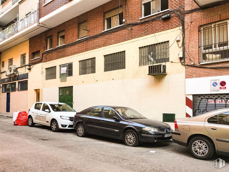 Oficina en venta en Zona Comillas, Carabanchel, Madrid, 28019 con coche, ventana, neumático, rueda, luz de estacionamiento, vehículo terrestre, luz de posición lateral, vehículo, edificio y vehículo de motor alrededor