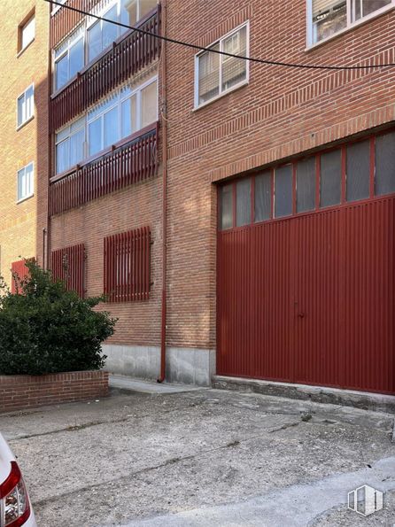 Retail for sale & for rent at Calle Hornos Caleros, Ávila, 05001 with window, building, property, plant, road surface, brickwork, brick, architecture, door and wood around