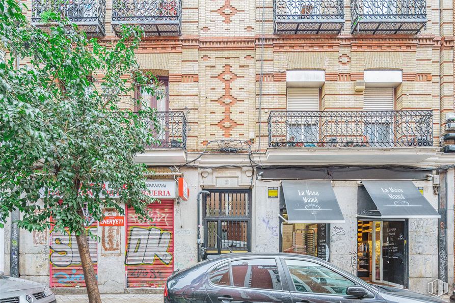 Local en venta en Calle Cardenal Cisneros, 28, Chamberí, Madrid, 28010 con coche, ventana, ciudad, calle, luz de estacionamiento, puerta, coche familiar, matrícula del vehículo, apartamento y uso mixto alrededor