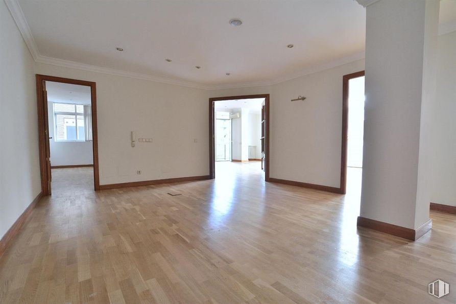 Oficina en venta en Paseo Castellana, Tetuán, Madrid, 28046 con ventana, accesorio, edificio, madera, hall, suelos, tinte para madera, material de construcción, suelo laminado y pintura alrededor