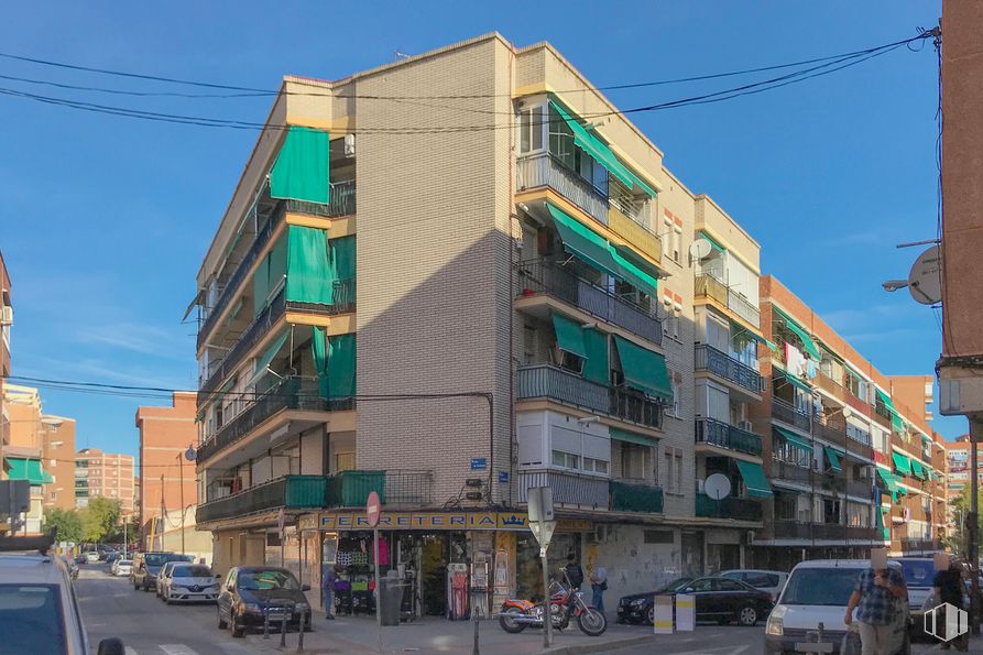 Local en venta en Calle Polvoranca, 8, Fuenlabrada, Madrid, 28945 con coche, edificio, persona, cielo, rueda, neumático, vehículo, vía pública, diseño urbano y modo de transporte alrededor