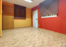 Office for rent at Zona Industrial, Coslada, Madrid, 28823 with door, window, light fixture, property, wood, fixture, floor, hall, flooring and paint around