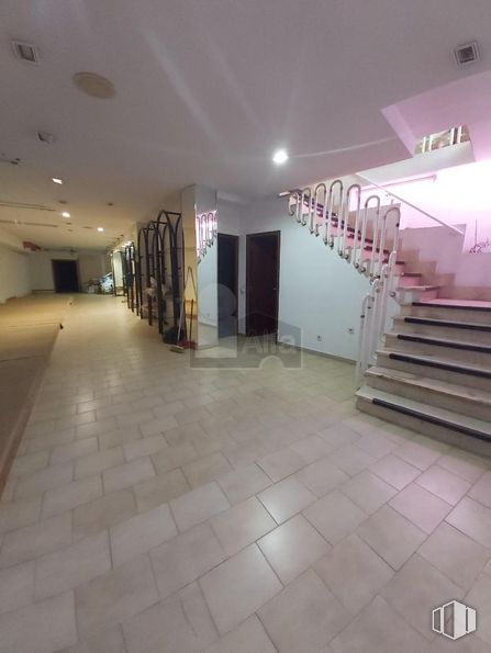 Retail for sale at Calle Lago Erie, Vicálvaro, Madrid, 28032 with building, floor, hall, flooring, stairs, tile flooring, space, ceiling, event and city around