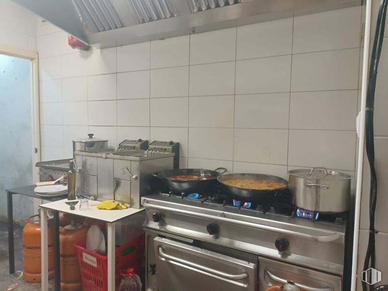 Local en alquiler en Calle Hermosilla, Salamanca, Madrid, 28028 con productos envasados, comida, ebanistería, aparato de cocina, edificio, cocina, piso, gas, cajón y pavimentos alrededor