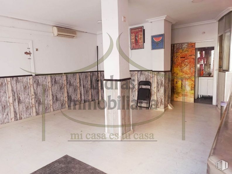 Retail for rent at Zona Ventilla - Almenara, Tetuán, Madrid, 28029 with chair, building, interior design, flooring, floor, hall, wood, art, ceiling and picture frame around