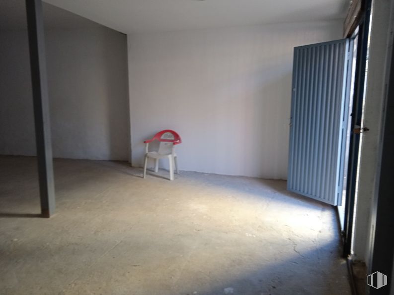 Retail for rent at Calle Belén, 5, Parla, Madrid, 28980 with chair, wood, floor, flooring, fixture, gas, hardwood, building, ceiling and hall around