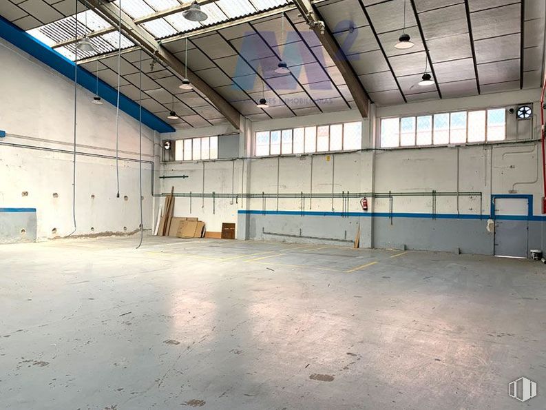 Nave en venta en Polígono industrial Alcobendas, Alcobendas, Madrid, 28100 con ventana, accesorio, hall, suelo, suelos, material compuesto, hormigón, edificio, techo y ingeniería alrededor