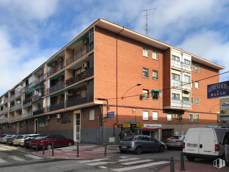 Local en venta en Calle Garcilaso, 41, Getafe, Madrid, 28904 con coche, edificio, camioneta, nube, rueda, vehículo terrestre, cielo, neumático, propiedad y ventana alrededor