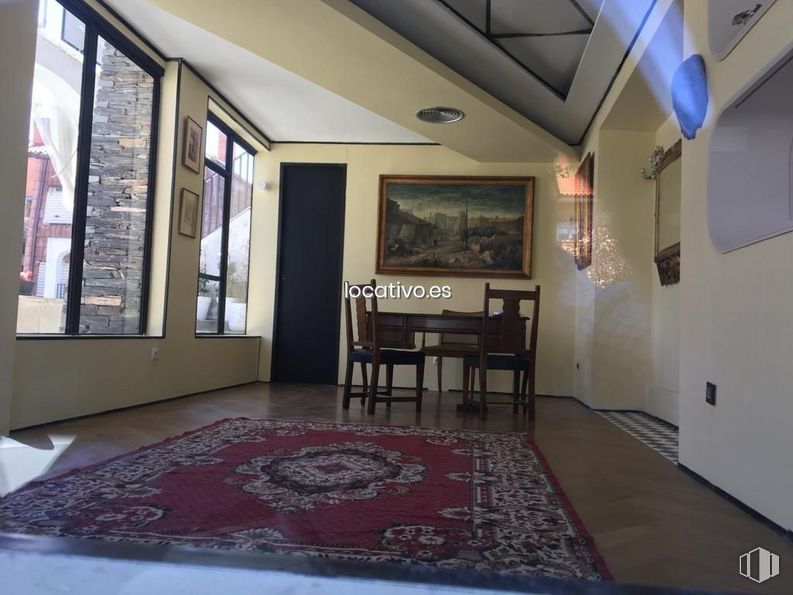 Local en venta en Casco Antiguo, Torrelodones, Madrid, 28250 con silla, marco, ventana, mesa de cocina y comedor, mesa, alumbrado, lámpara, hall, madera y interiorismo alrededor