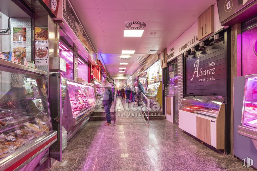 Retail for sale at Galerías Juan de Austria, Alcalá de Henares, Madrid, 28804 with clothing, person, purple, lighting, interior design, customer, retail, city, trade and flooring around