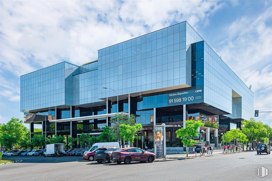 Oficina en alquiler en Edificio Mar de Cristal, Calle Arequipa, 1, Hortaleza, Madrid, 28043 con coche, nube, cielo, edificio, vehículo, diseño urbano, rueda, árbol, barrio y ciudad alrededor