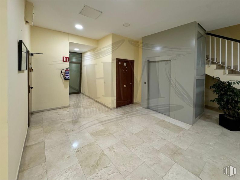 Local en venta en Calle Príncipe de Vergara, Chamartín, Madrid, 28002 con puerta, planta de interior, accesorio, planta, suelos, suelo, hall, techo, puerta de casa y madera alrededor