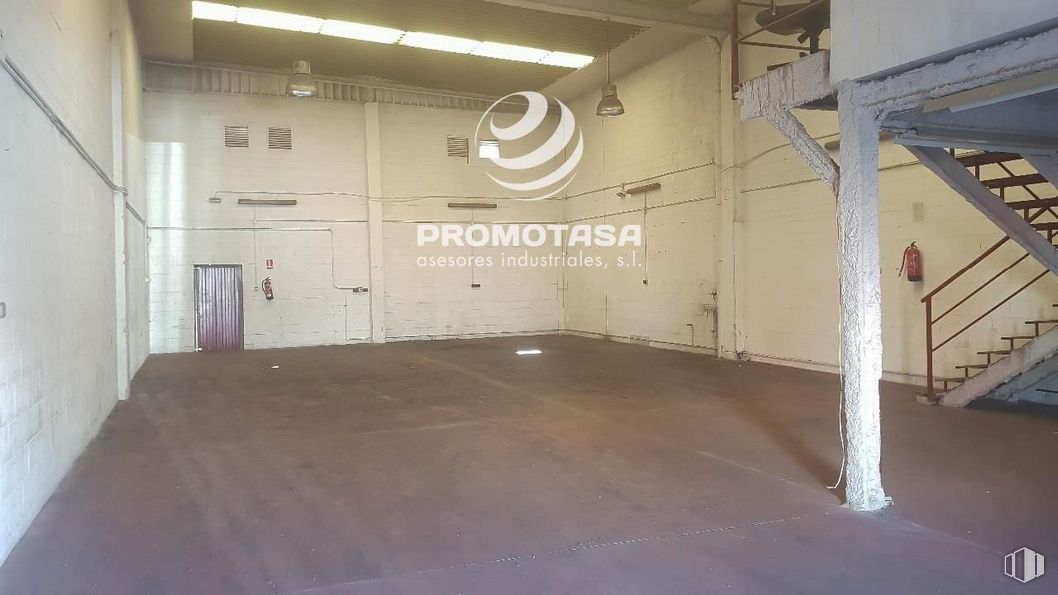 Industrial for sale at Polígono Santa Ana, Rivas-Vaciamadrid, Madrid, 28529 with floor, flooring, ceiling, hall, basement and parking around