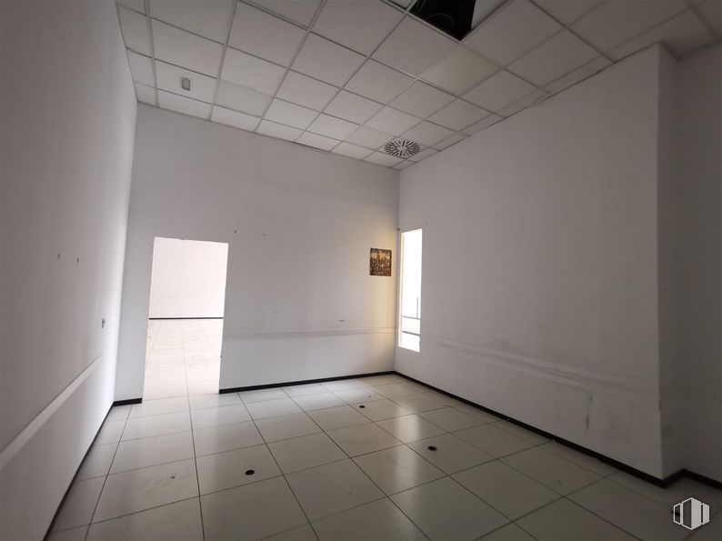 Office for rent at Calle Haya, 4, Carabanchel, Madrid, 28044 with hall, wood, interior design, floor, fixture, flooring, wall, building, symmetry and ceiling around