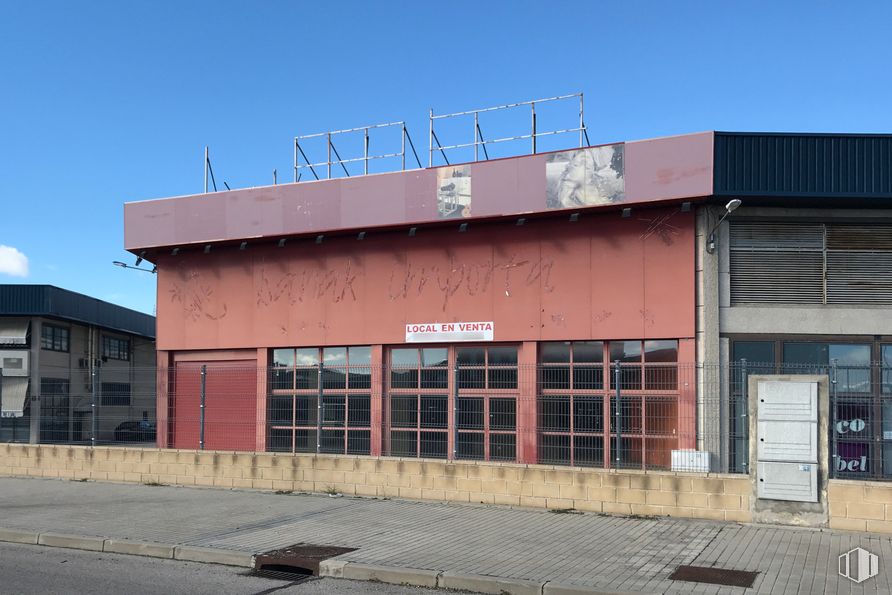 Nave en venta en Polígono Industrial Las Nieves, Móstoles, Madrid, 28935 con edificio, puerta, ventana, cielo, propiedad, arquitectura, ladrillo, asfalto, material compuesto y fachada alrededor