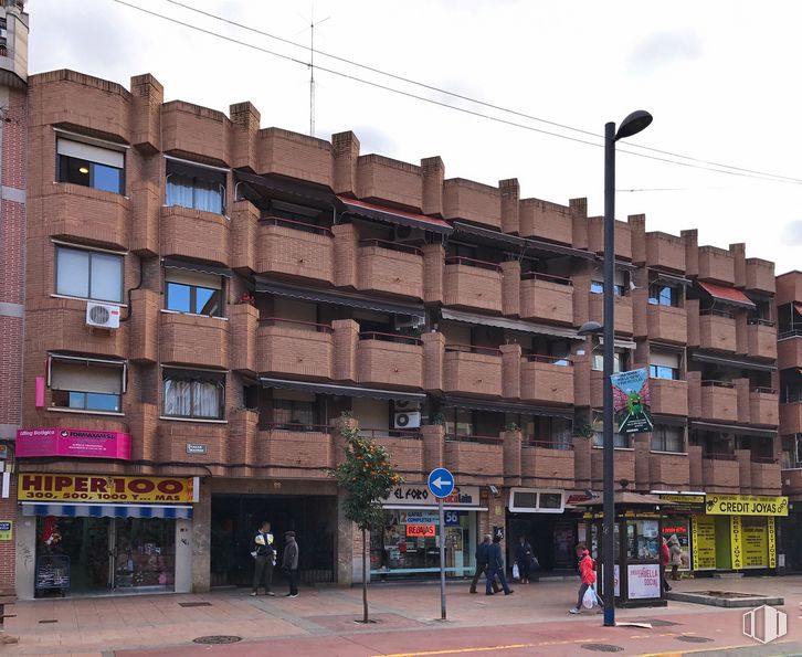 Local en venta en Calle Madrid, 96, Getafe, Madrid, 28902 con edificio, cielo, ventana, nube, diseño urbano, condominio, barrio, área residencial, fachada y vía pública alrededor