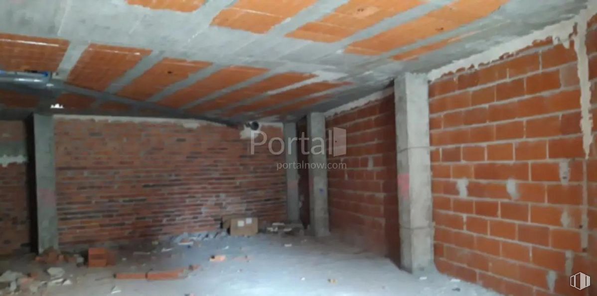 Local en venta en Calle Espada, Cantimpalos, Segovia, 40360 con propiedad, edificio, madera, ladrillo, albañilería, suelo, pared, suelos, material de construcción y haz alrededor