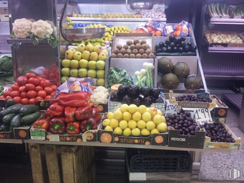 Local en venta en Calle San Cipriano, 14, Vicálvaro, Madrid, 28032 con fruta, comida, alimentos naturales, venta, verdulero, grupo alimenticio, alimentos integrales, venta minorista, verdura de hoja y espacio público alrededor