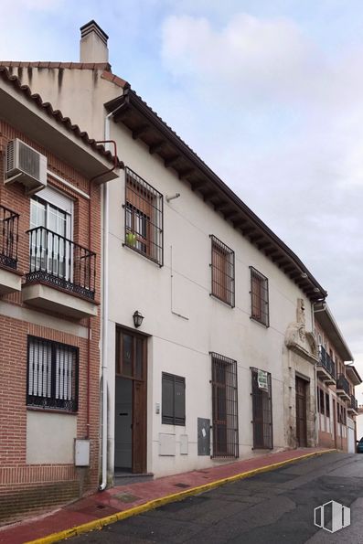 Local en venta en Zona centro, Loeches, Madrid, 28890 con ventana, puerta, edificio, nube, cielo, planta, accesorio, madera, casa y área residencial alrededor