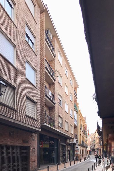 Retail for sale & for rent at Calle Sol, 18, Talavera de la Reina, Toledo, 45600 with window, building, sky, urban design, neighbourhood, road surface, condominium, residential area, facade and city around