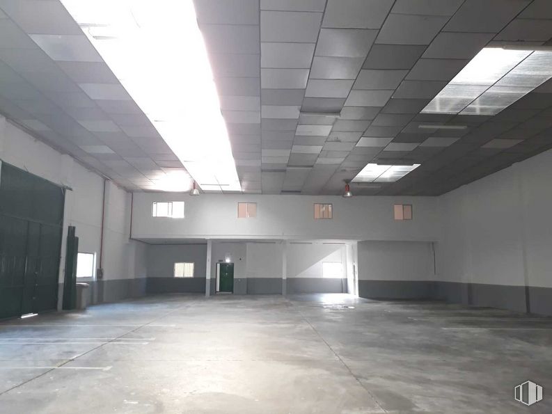 Industrial for rent at Calle Cortijo, 2, Villaverde, Madrid, 28021 with building, fixture, floor, hall, flooring, parking, ceiling, composite material, city and concrete around