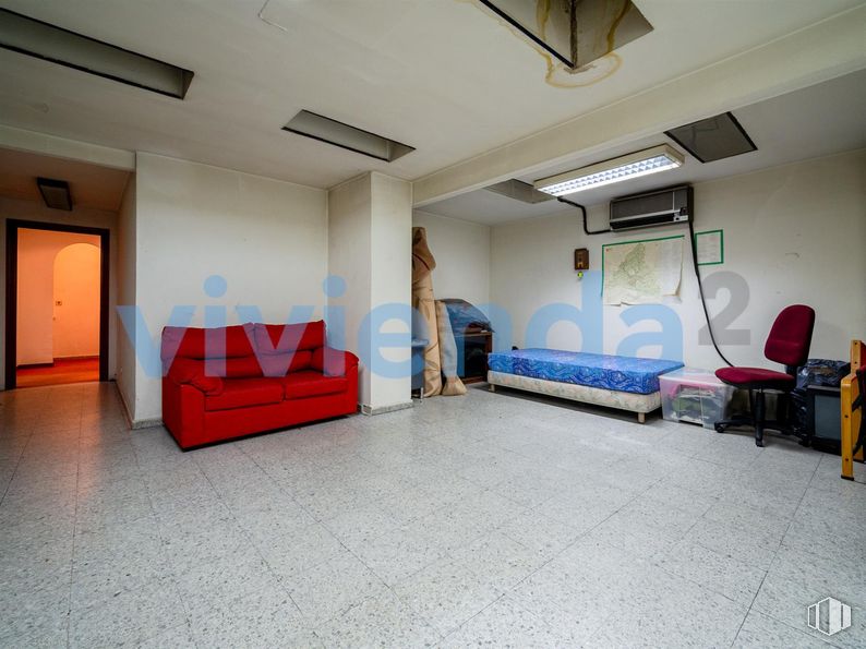 Office for sale at Calle Doctor Esquerdo, Retiro, Madrid, 28007 with chair, couch, loveseat, lighting, comfort, floor, building, flooring, fixture and hall around