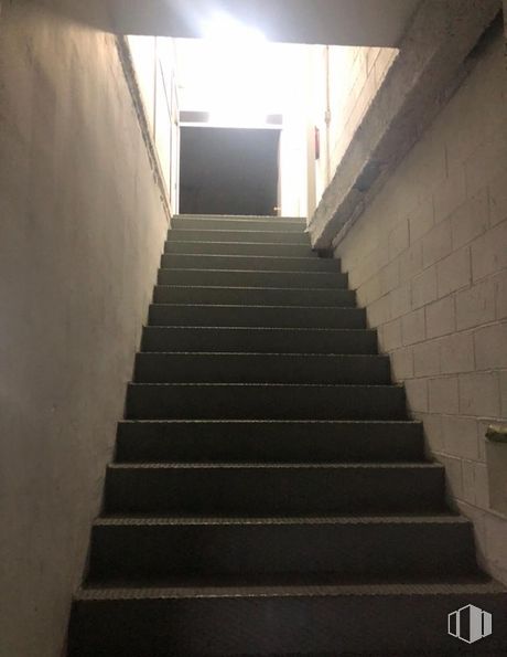 Industrial for sale & for rent at Calle Senda Galiana, 16, Coslada, Madrid, 28820 with stairs, floor, composite material, grey, concrete, silver, handrail, building material, daylighting and basement around