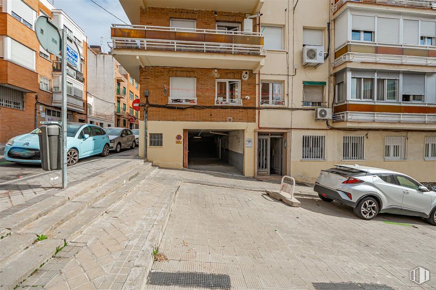 Local en venta en Calle Rábida, Tetuán, Madrid, 28039 con coche, edificio, ventana, rueda, neumático, vehículo terrestre, vehículo, propiedad, arquitectura y matrícula del vehículo alrededor