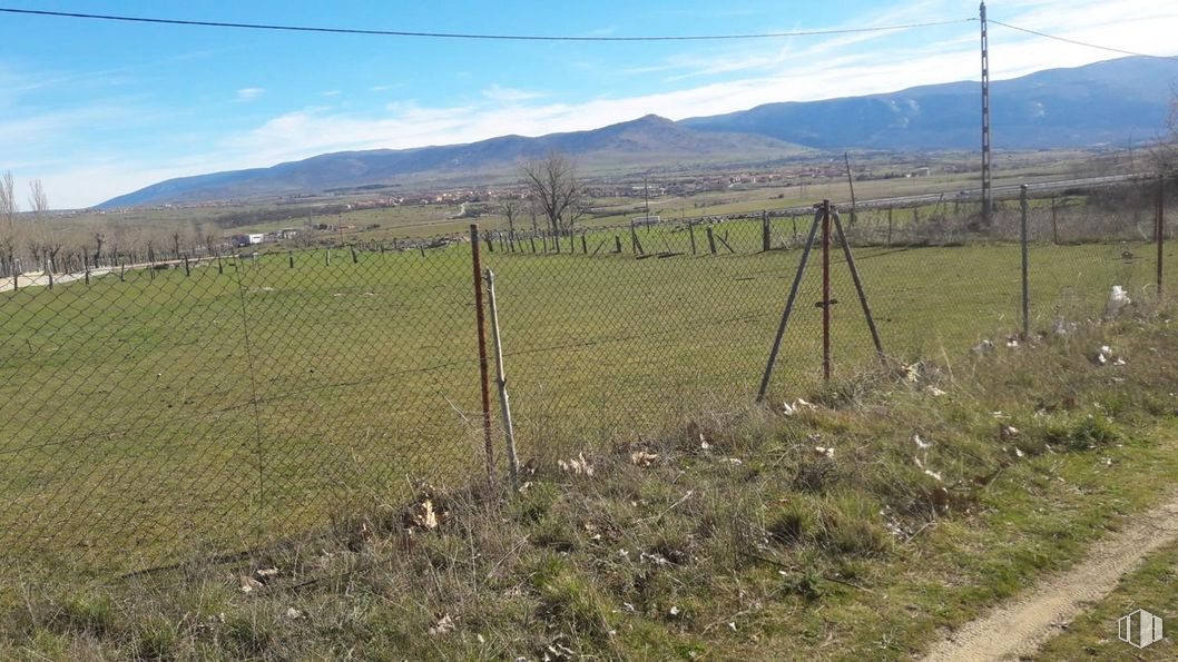 Suelo en venta en Sector Área B Eresma Alto, Segovia, 40004 con cielo, nube, planta, comunidad vegetal, ecorregión, montaña, entorno natural, paisaje natural, lote de terreno y valla alrededor