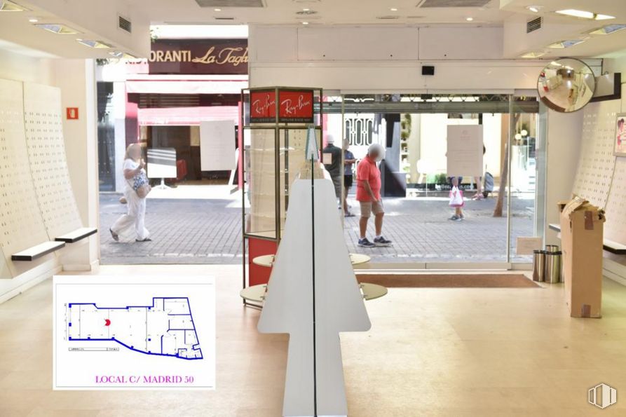 Local en alquiler y venta en Centro urbano, Getafe, Madrid, 28901 con persona, accesorio, interiorismo, suelo, suelos, edificio, planta de interior, techo, evento y venta al por menor alrededor