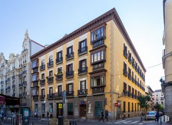 Local en venta en Chueca-Justicia, Centro, Madrid, 28004 con edificio, cielo, ventana, rueda, vía, diseño urbano, neumático, bienes raíces, condominio y fachada alrededor