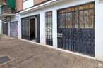 Local en venta en Calle Luis Piernas, Ciudad Lineal, Madrid, 28017 con edificio, madera, puerta, ladrillo, ventana, superficie de la carretera, albañilería, accesorio, zona residencial y fachada alrededor