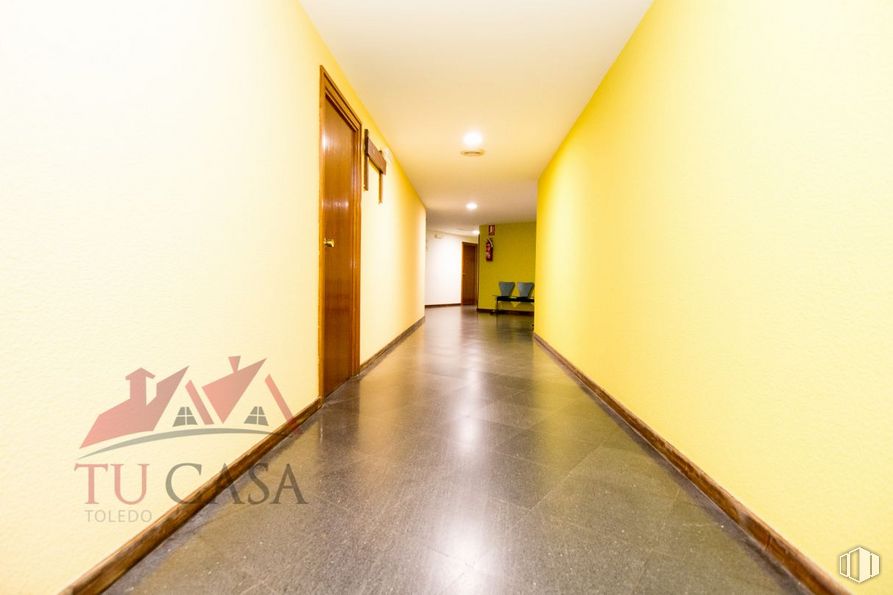 Office for rent at Carretera de la Peraleda, Toledo, 45004 with amber, fixture, door, building, orange, flooring, floor, wood, hall and wall around