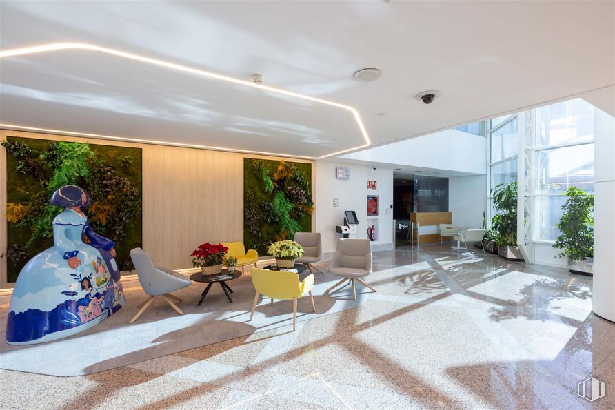 Oficina en alquiler en Avenida Europa, 20 B, Alcobendas, Madrid, 28108 con silla, mesa, planta, propiedad, planta de interior, edificio, interiorismo, arquitectura, suelos y suelo alrededor