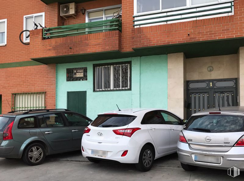 Local en venta en Avenida Móstoles, 1, Moraleja de Enmedio, Madrid, 28950 con coche, rueda, ventana, vehículo terrestre, neumático, vehículo, placa de matrícula del vehículo, edificio, propiedad y fotografía alrededor