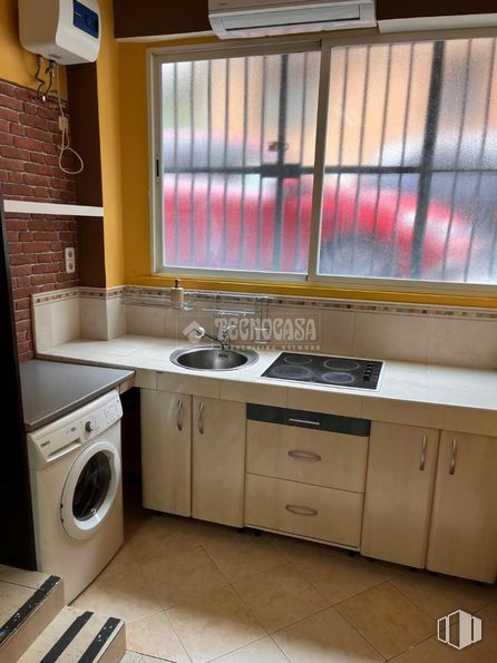 Local en venta en Zona Vía Carpetana, La Latina, Madrid, 28047 con lavadora, ventana, ebanistería, fregadero, marrón, propiedad, mueble, encimera, cocina y madera alrededor